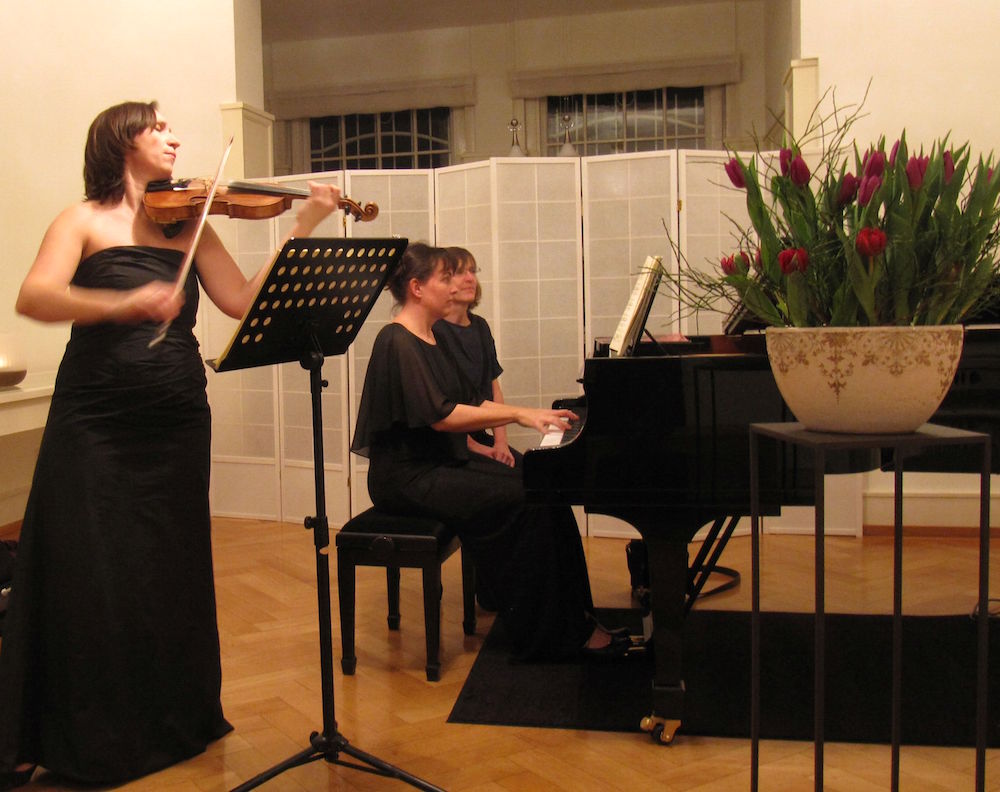 Antonina Preuß (Violine) und Martina Heinstein (Klavier)