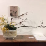 momentum und Ikebana Gesteck - Kouei Roessler (Sogetsu) - Der Beginn der Ausstellung