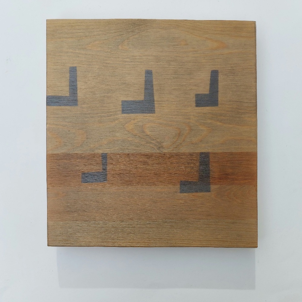 Doris Erbacher: Lage 11, Holz/Grafit, 26,5 x 24,2 x 3,2 cm, 2022