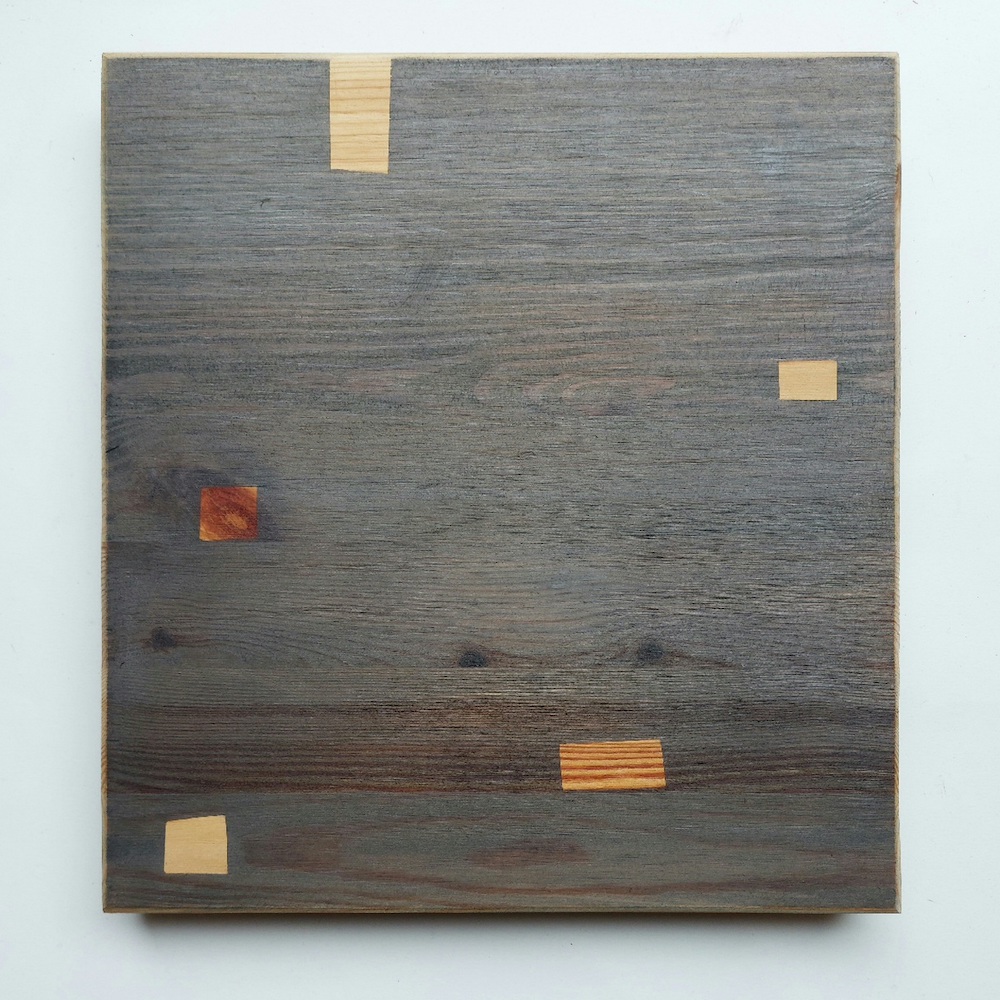 Doris Erbacher: Lage 2, Holz, Grafit, 30 x 28 x 3,4 cm, 2022