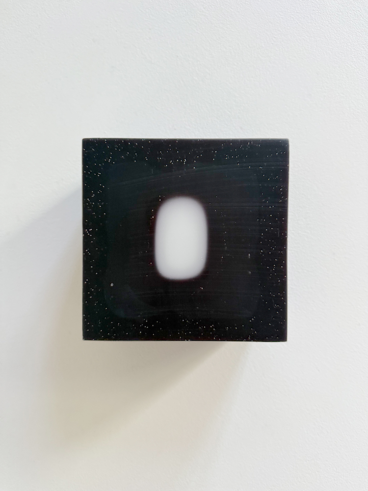 AINO - Pure Black (Lilith), Wachs, Pigment auf Holzbasis, 14.5 x 14.5 x 10 cm, 2025