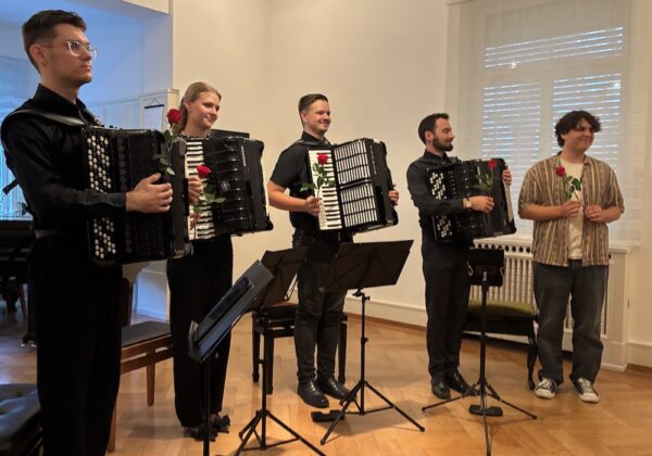Das Quartett Musica in Fiore mit dem Komponist Dumitru Moraru