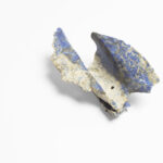 Felicia Mülbaier - Flügelschlag, 2019, Körperbezogenes Objekt, Lapislazuli, 585 Gold, Foto: Felicia Mülbaier / VG-Bildkunst